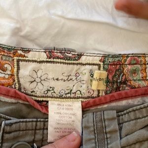 AVentura olive green organic corn capri